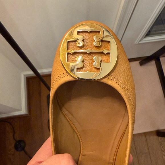 Tory Burch Tumbled Leather Reva Ballet Flats - Royal Tan/Gold - Size 8.5 - Picture 5 of 11